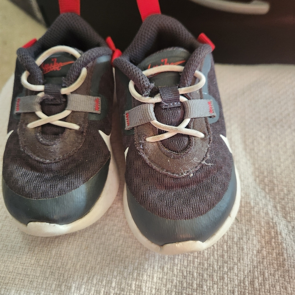 Nike Toddler Sneakers - Grey and Red
